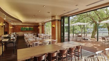 Breakfast and lunch served