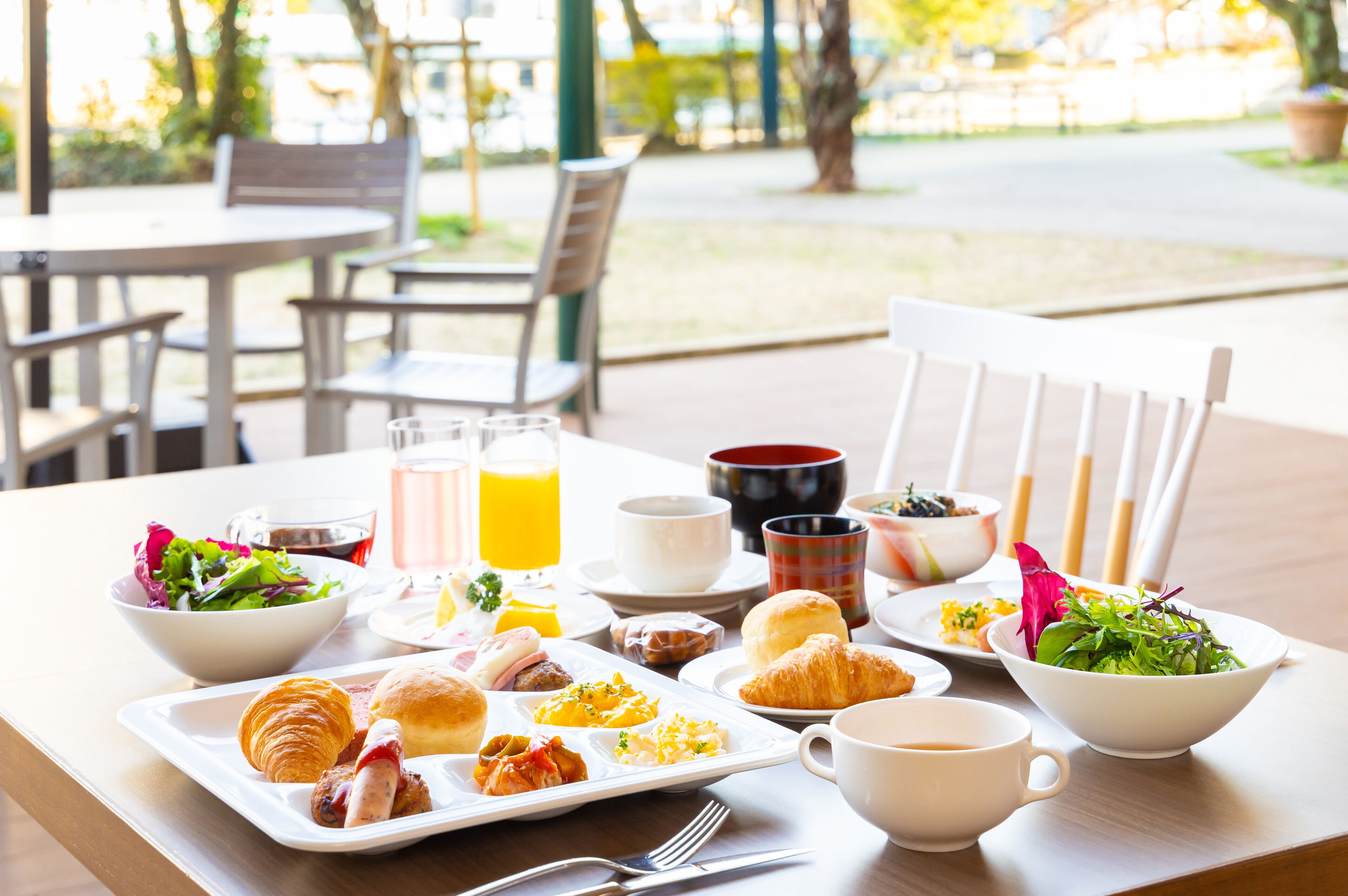 daily buffet breakfast (jpy 1980 per person)