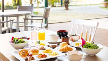 Daily buffet breakfast for a fee