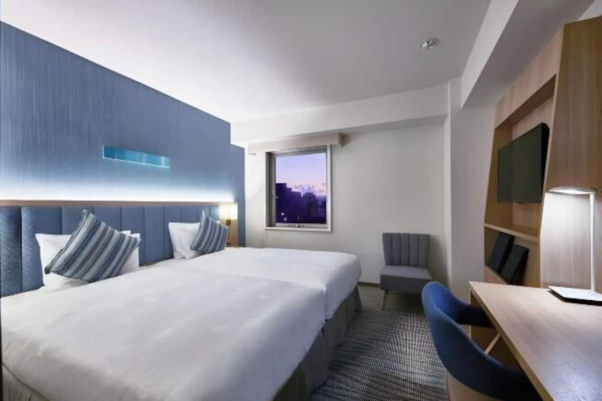 Down comforters, in-room safe, desk, iron/ironing board