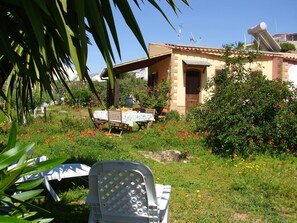 Outdoor dining - free wifi, great location between Palermo & Trapani, near the beach (Sizilien)