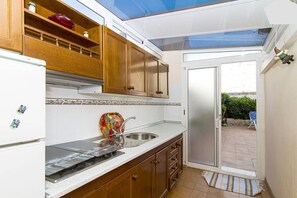 Fridge, microwave, oven, stovetop - cozy apartment with 140m terrace with private pool (Torrevieja)