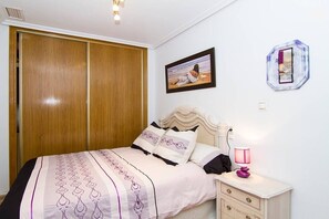 3 bedrooms, iron/ironing board, free WiFi, bed sheets - cozy apartment with 140m terrace with private pool (Torrevieja)