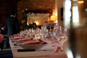Lunch and dinner served, local cuisine