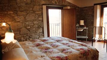 In-room safe, free WiFi, bed sheets