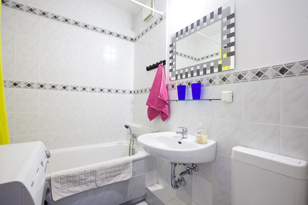 Badewanne, Haartrockner, Handtücher