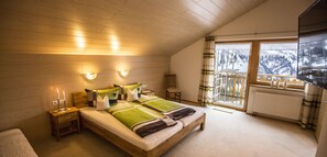 2 عدّة غرف نوم وخزنة داخل الغرفة ومكواة/لوح كي وواي فاي