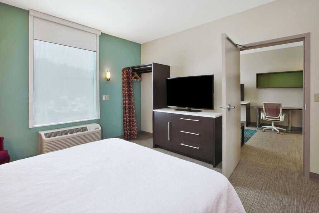 Premium bedding, pillow-top beds, minibar, desk