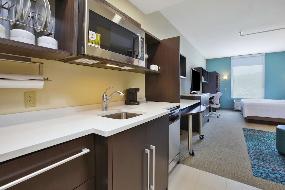 Premium bedding, pillowtop beds, minibar, desk