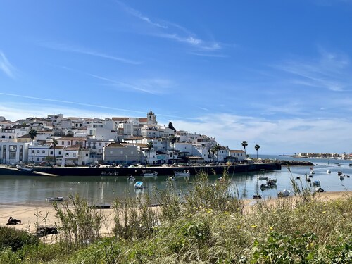 Ferragudo, Traum Lage, Apartement mit Meerblick und viel Platz, 100 qm² Terrasse