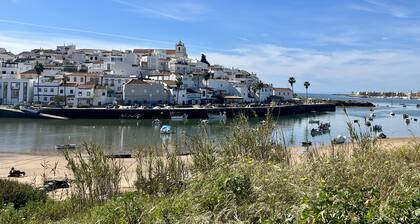 Ferragudo, Traum Lage, Apartement mit Meerblick und viel Platz, 100 qm² Terrasse