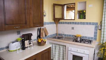 Réfrigérateur, plaque de cuisson, cafetière/bouilloire