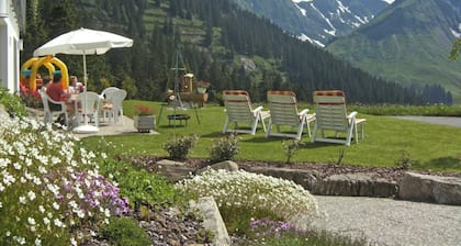 Komfortappartement mit Terrasse, Liegewiese, Spielplatz, gratis WLAN, Haustiere