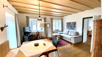 Una Smart TV, libros