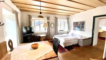 2 Schlafzimmer, Reisekinderbett, kostenloses WLAN, Bettwäsche
