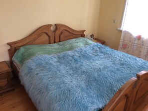 7 Schlafzimmer, Verdunkelungsvorhänge, Bügeleisen/Bügelbrett