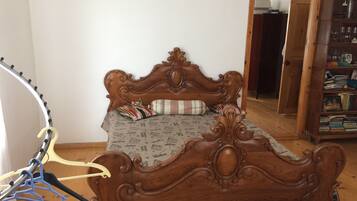 7 habitaciones, cortinas blackout y tabla de planchar con plancha