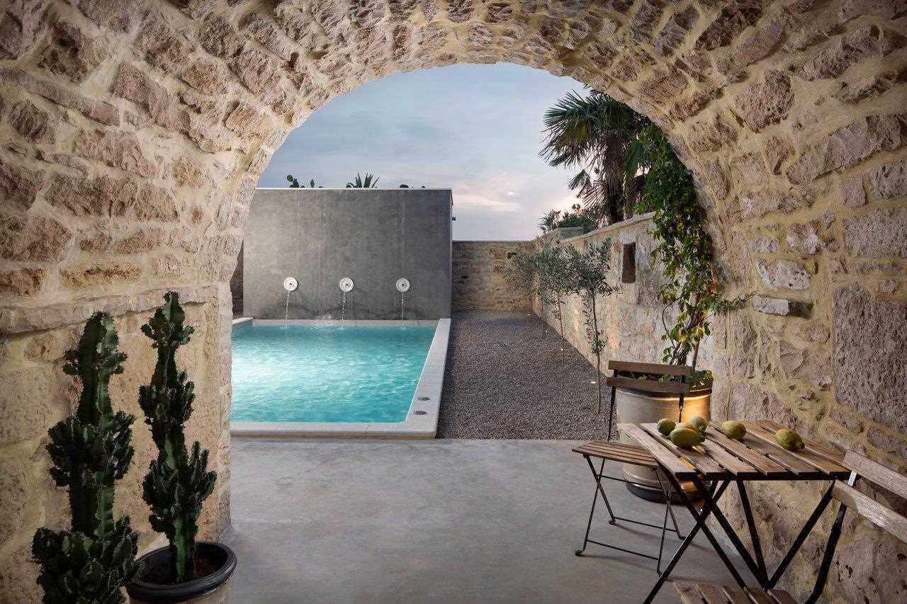 Et oppvarmet basseng