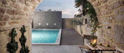 Et oppvarmet basseng