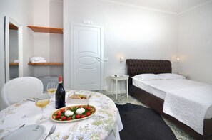 Junior Room, Balcony | Frette Italian sheets, premium bedding, down comforters, pillowtop beds - Barbarella Home (Naples)