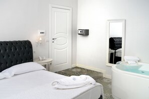 Royal Suite, Sauna | Private spa tub - Barbarella Home (Naples)