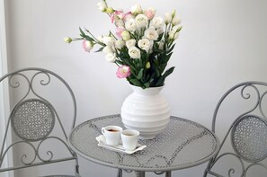 Suite, Hot Tub | Frette Italian sheets, premium bedding, down comforters, pillowtop beds - Barbarella Home (Naples)