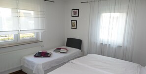 2 chambres, fer et planche à repasser, lit parapluie, Wi-Fi