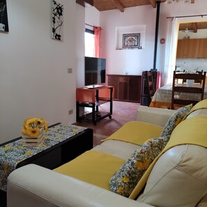 TV, DVD player, books - Pure nature, central between Palermo & Trapani, free wifi (Sizilien)