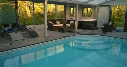 CHAMBRE HOTES PRIVATE HEATED POOL AND JACUZZI NEAR SAUMUR AND DOUE EN ANJOU