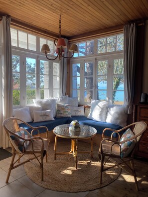 TV, fireplace, books, stereo