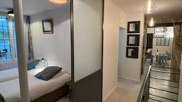 5 bedrooms, iron/ironing board, free WiFi, bed sheets