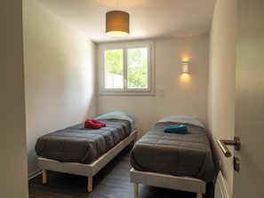 1 bedroom, travel cot, free Internet, wheelchair access