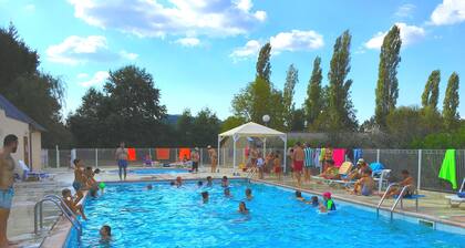 Espalion, agréable logement 5 personnes, piscine chauffée, idéal en famille
