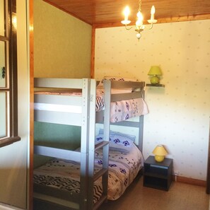 2 bedrooms - Holiday house: Detached house, located in southern Ardèche.  (Saint-Étienne-De-Boulogne)
