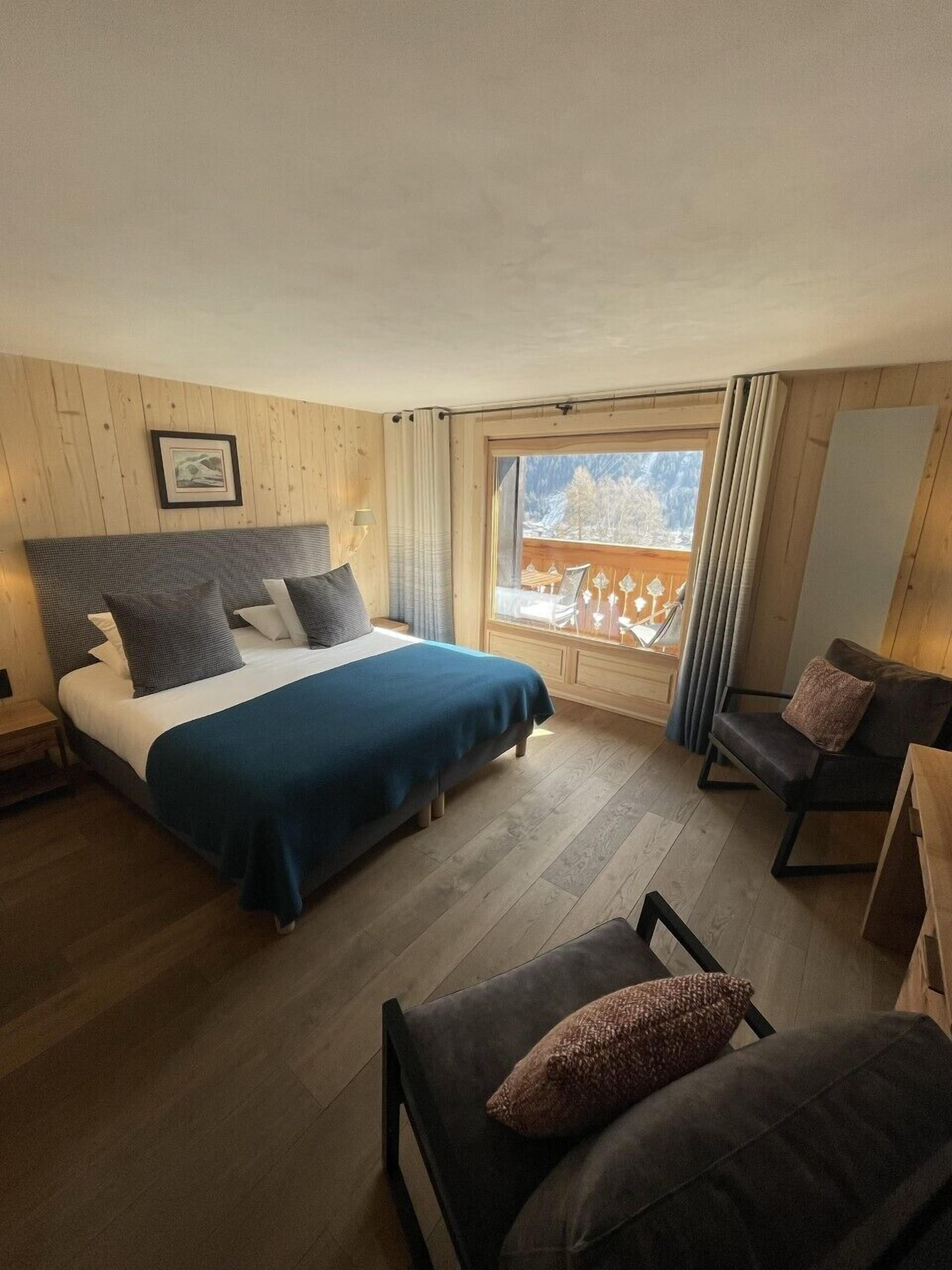 deluxe room | 1 bedroom, minibar, in-room safe, individually decorated