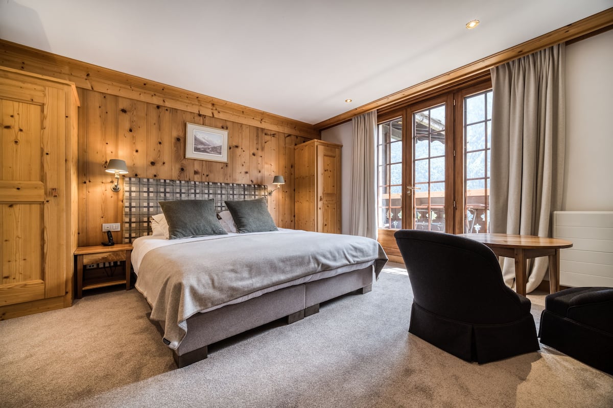 double or twin room | 1 bedroom, minibar, in-room safe, individually decorated