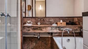 Quarto luxo | Frigobar, cofres nos quartos, individualmente decorados