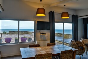 Dining - Domaine du Grand Bec - Le Loft, swimming pool, tennis court, beach, sea view (Villerville)