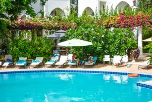 2 间酒吧/酒廊、泳池酒吧、池畔酒吧