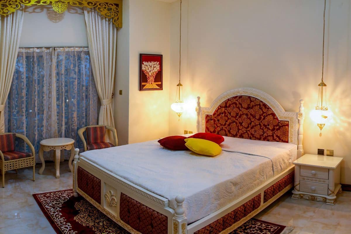 Premium bedding, minibar, in-room safe, desk