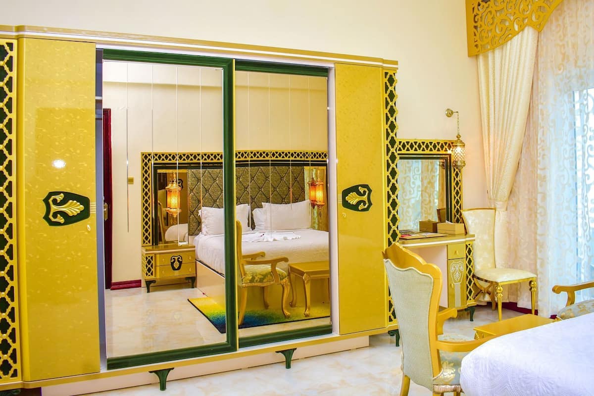 Premium bedding, minibar, in-room safe, desk