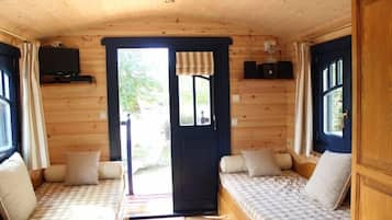 1 dormitorio, tabla de planchar con plancha, Internet y ropa de cama