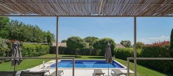 Luberon Maison contemporaine avec piscine chauffée au sein d'un resort 4 étoiles