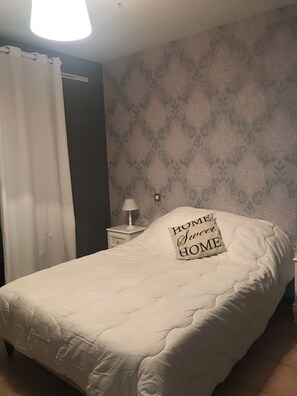 3 bedrooms, desk, iron/ironing board, travel crib - Charming cottage with private pool in Black Périgord  (Le Bugue)