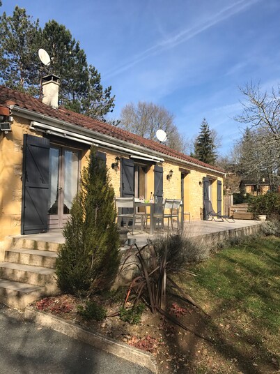 Charming cottage with private pool in Black Périgord 