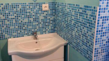 Douche, sĂšche-cheveux