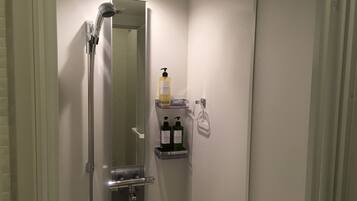 Mixed Dormitory | Bathroom | Free toiletries, hair dryer, slippers, towels