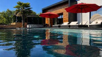 Piscine extérieure, piscine chauffée