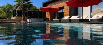 MAGNIFICENT VILLA, heated swimming pool, close to the DORDOGNE beaches.