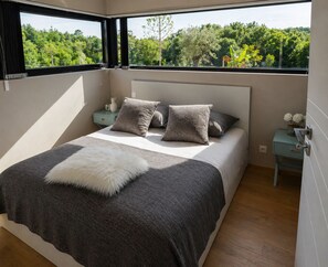 5 bedrooms, in-room safe, iron/ironing board, travel crib